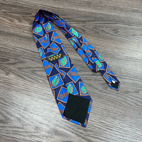 Merge Left Florida Gators Pattern Silk Tie - Picture 2 of 4